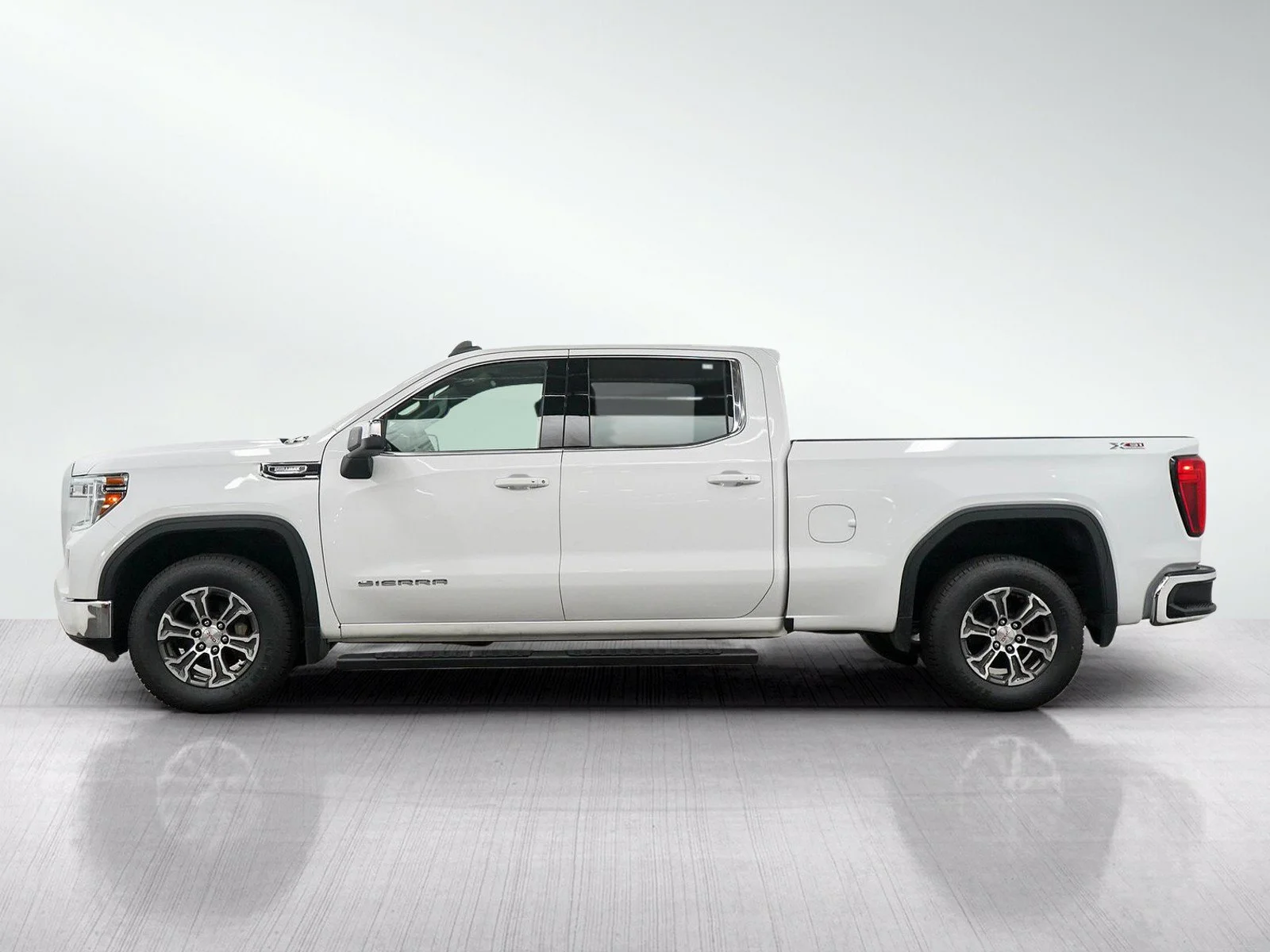 Used 2021 GMC Sierra 1500 SLE with VIN 1GTU9BET4MZ192644 for sale in Burnsville, Minnesota