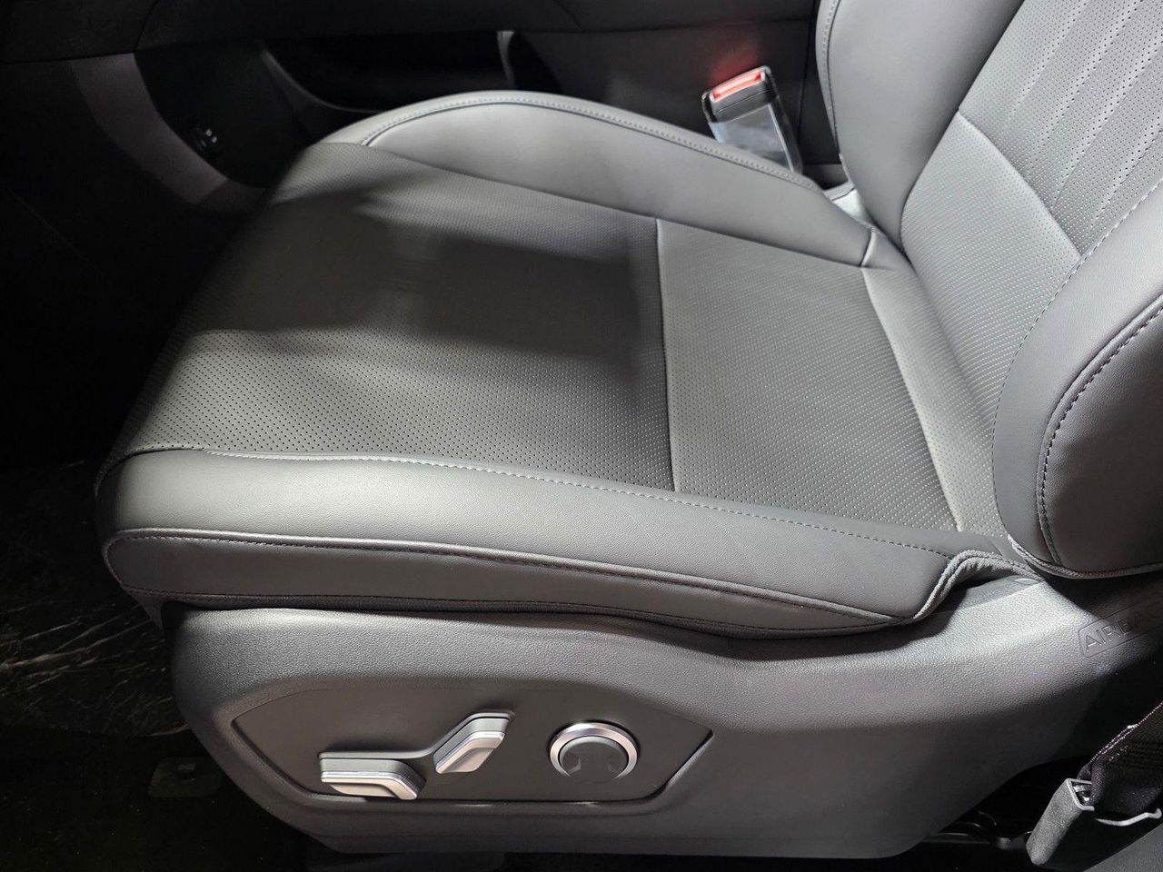 New 2026 Shimmering Silver Hyundai SEL image 24