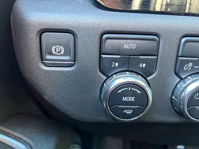 Used 2024 White GMC Elevation image 28