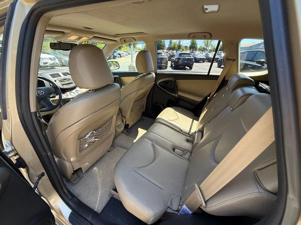 Used 2009  Toyota Limited image 26