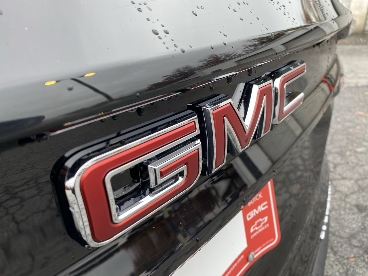Used 2026 Ebony Twilight Metallic GMC Elevation image 27