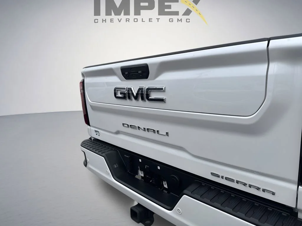 Used 2024 White Frost Tricoat GMC Denali Ultimate image 39