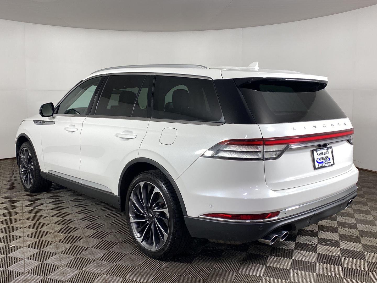 Used 2020 Pristine White Metallic Tri-Coat Lincoln Reserve image 4