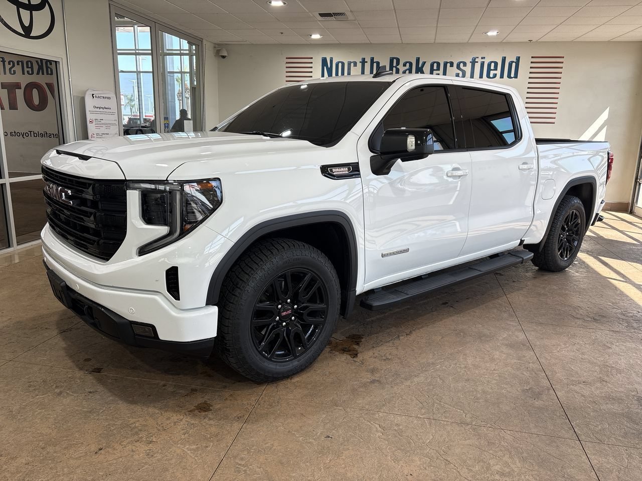Used 2024 Summit White GMC Elevation image 1