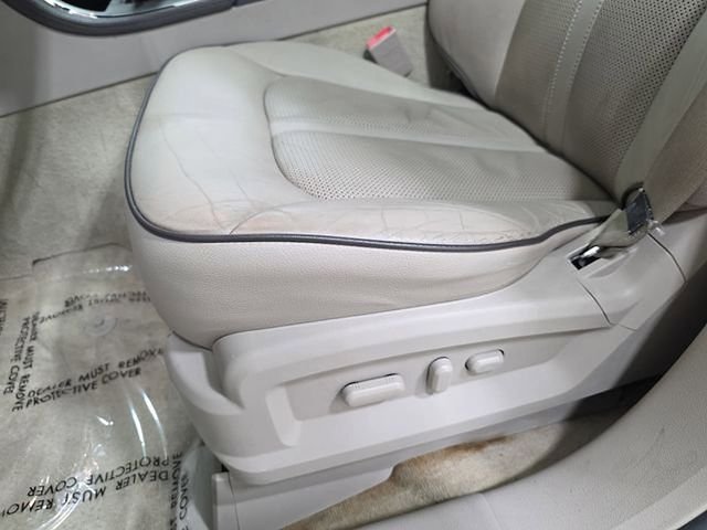 Used 2015 White Lincoln Base image 29