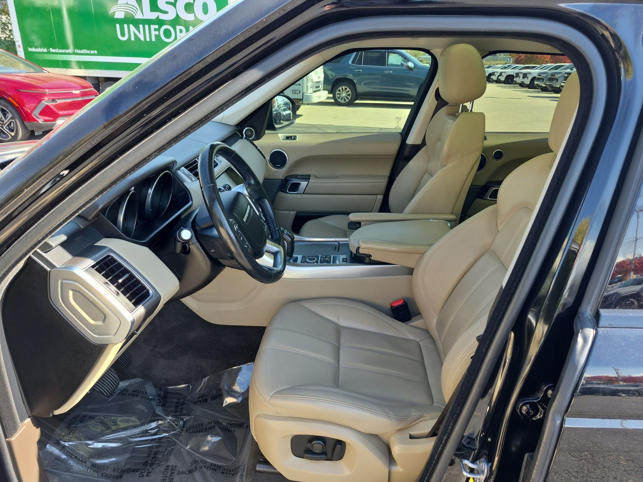 Used 2017  Land Rover SE image 25