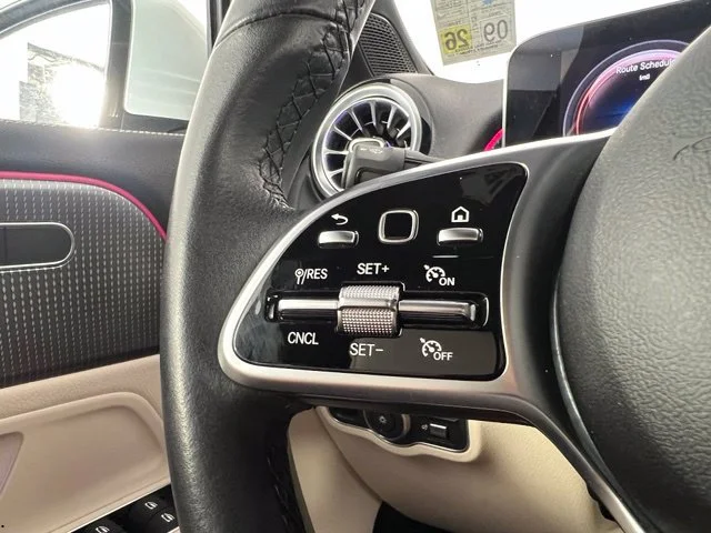 Used 2022 White Mercedes-Benz GLB 250 image 38