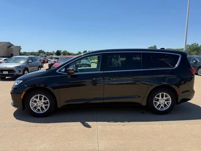 Used 2023 Black Chrysler Touring L image 6