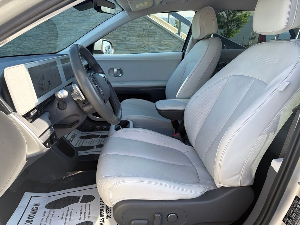Used 2023 Gold Hyundai SEL image 10
