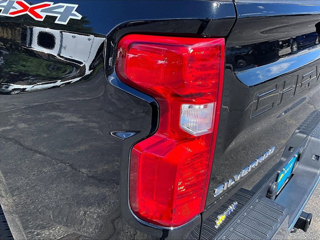 Used 2025 Black Chevrolet LT image 33