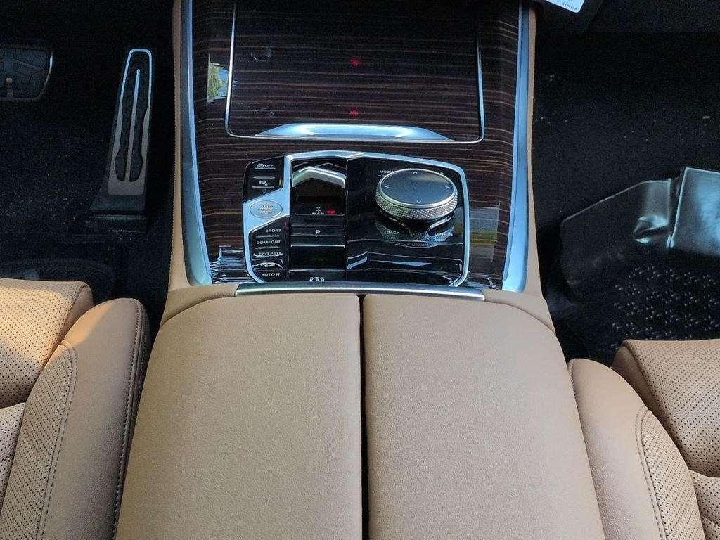 New 2026 Black Sapphire Metallic BMW xDrive40i image 19