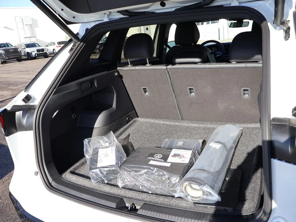 New 2026 White Volkswagen 2.0T SE R-Line Black image 15