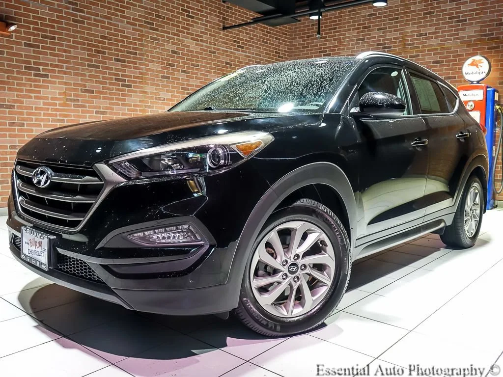 Used 2016 Hyundai Tucson SE with VIN KM8J33A40GU076024 for sale in Lisle, IL
