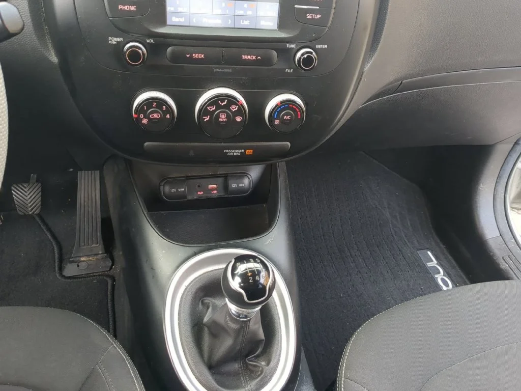 Used 2019 Silver Kia Base image 17
