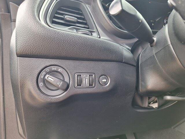 Used 2019 Granite Pearlcoat Dodge SXT image 19