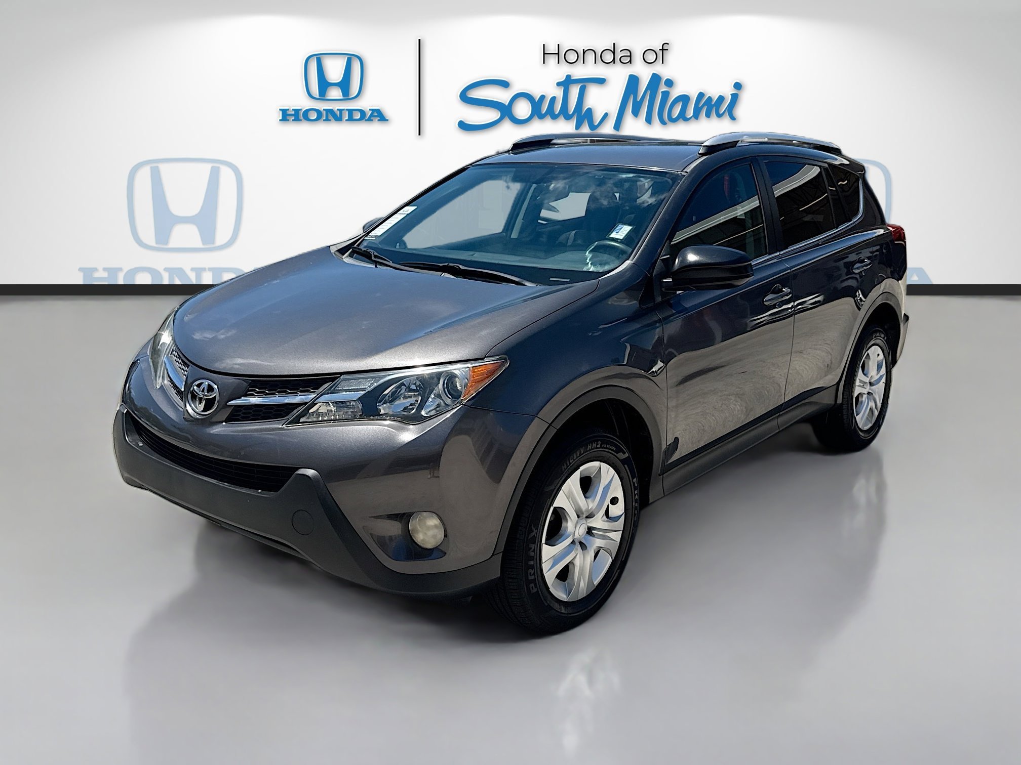 Used 2015 Magnetic Gray Metallic Toyota LE image 3