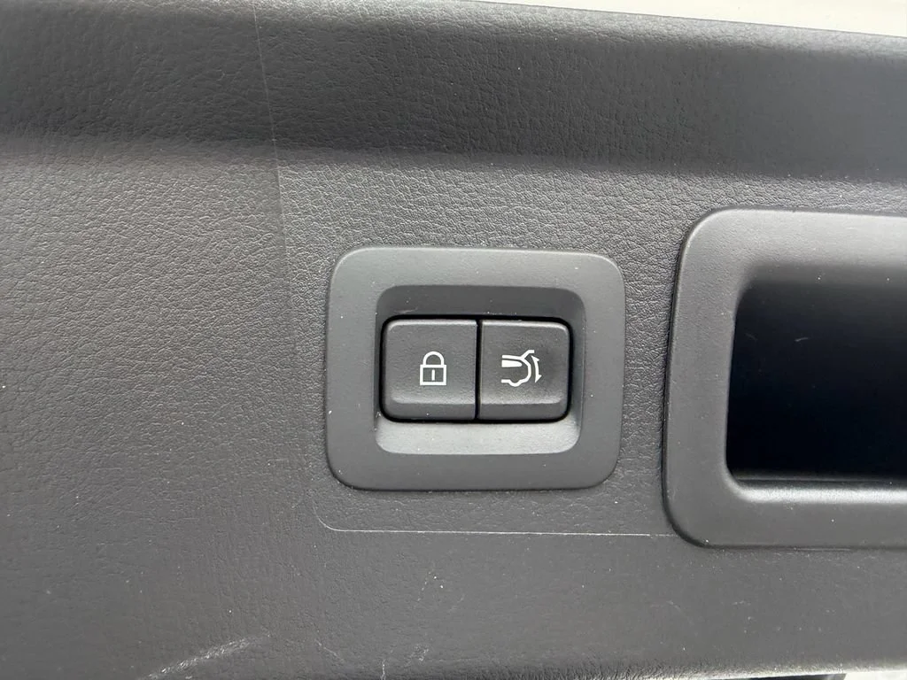Used 2025 Wind Chill Pearl Mazda 2.5 S Preferred Package image 15