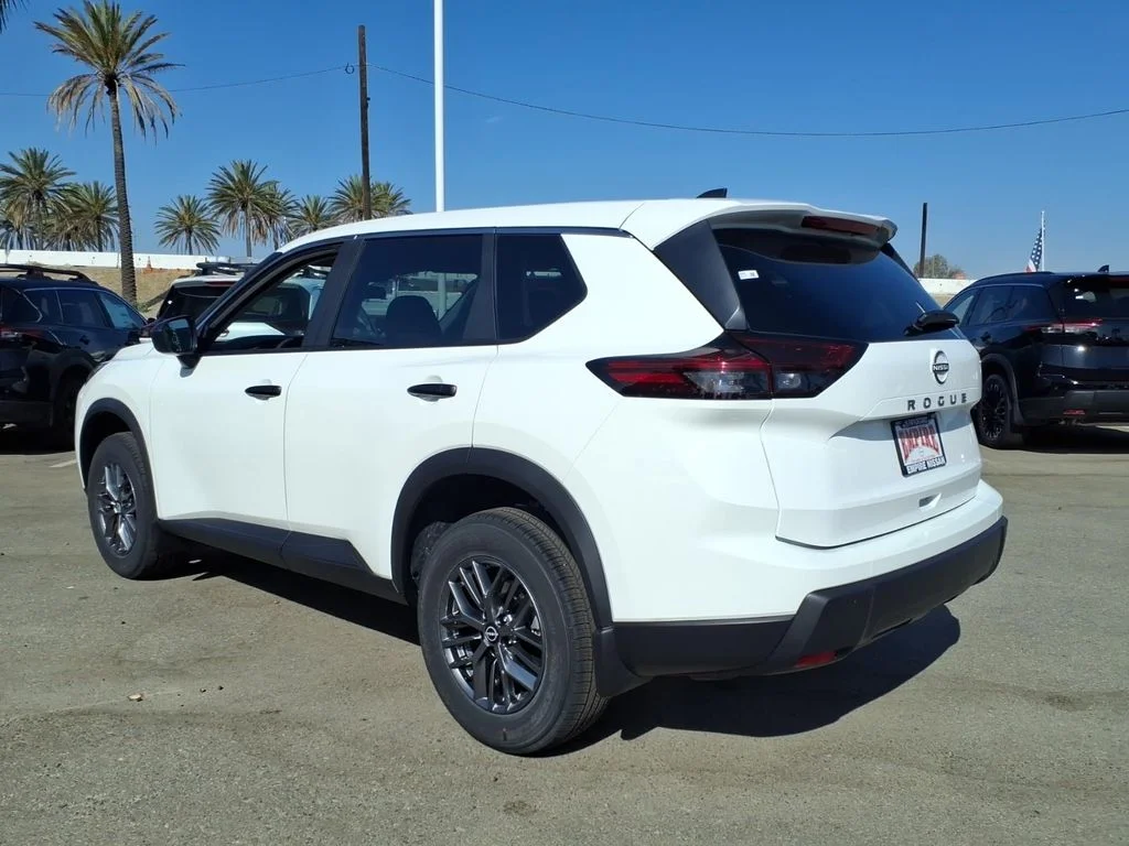New 2026 Glacier White Nissan S image 4