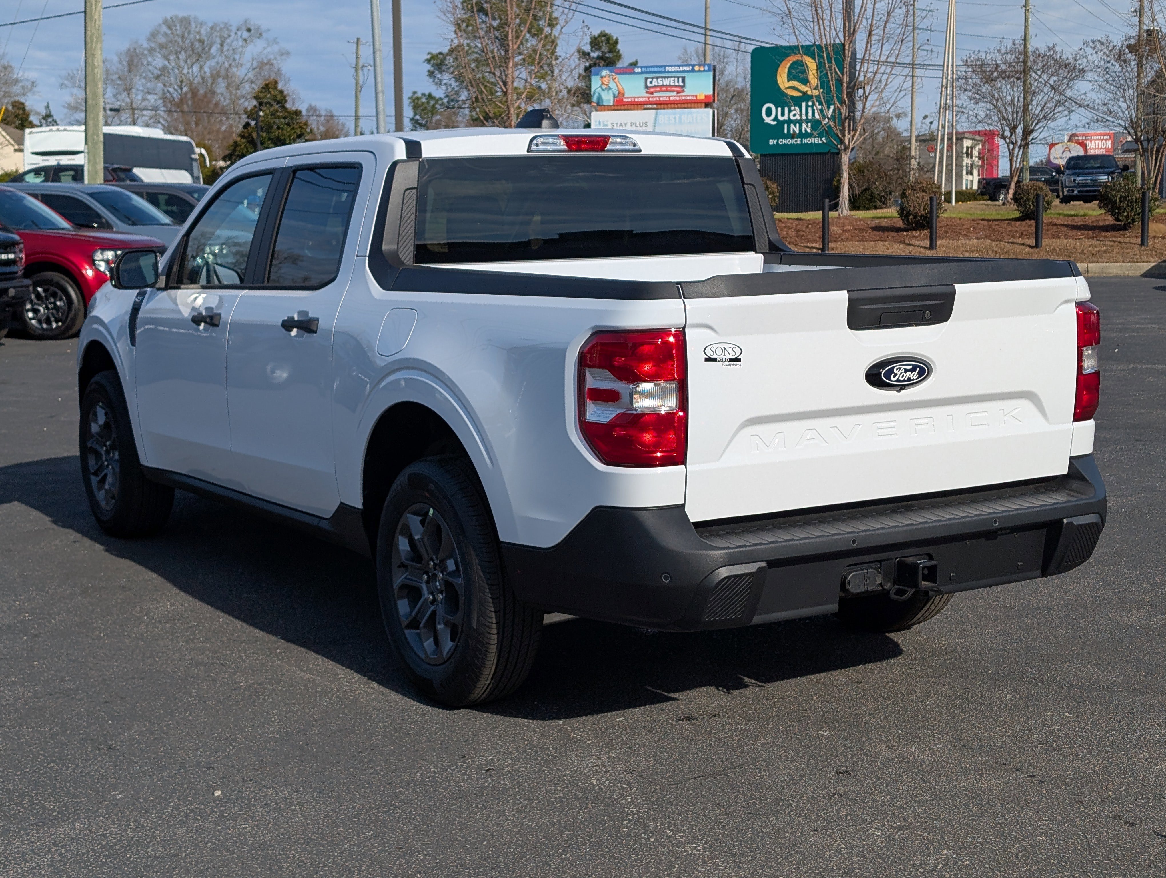 New 2026 Oxford White FORD XLT image 13