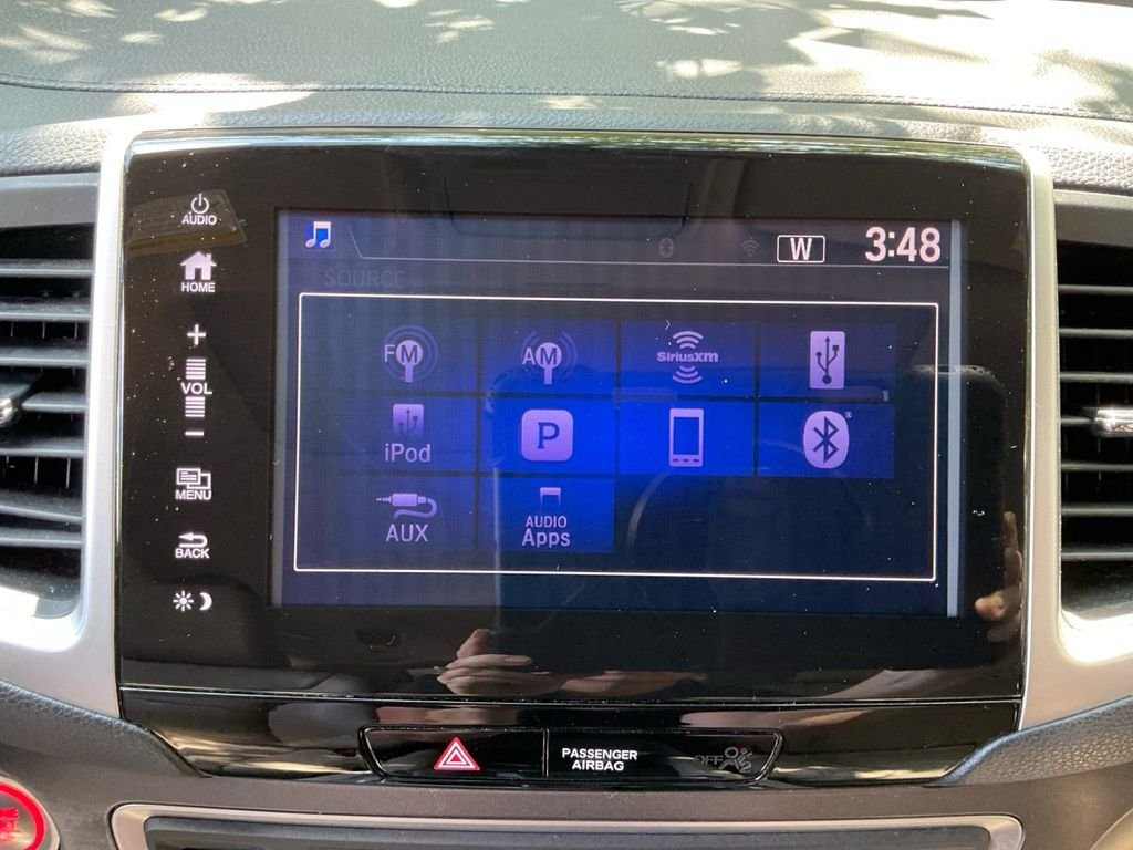 Used 2017 White Honda EX-L image 21