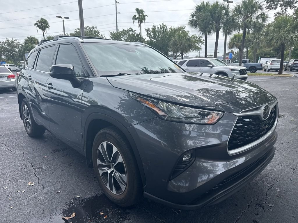 Used 2020 Gray Toyota XLE image 7