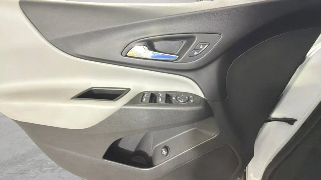 Used 2021 SUMMIT WHITE Chevrolet LT image 39