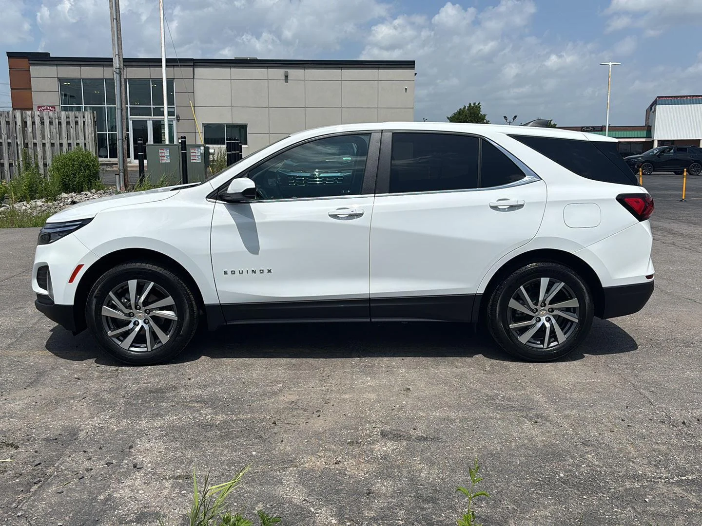 Used 2024 Summit White Chevrolet LT image 4