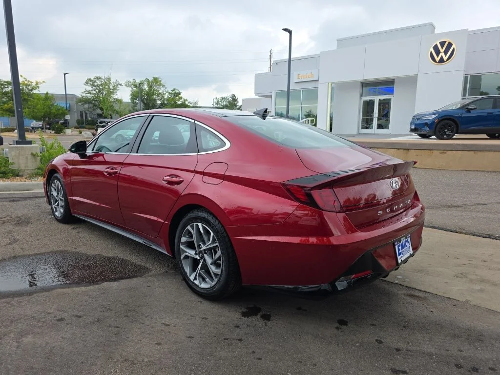 Used 2023 Red Hyundai SEL image 3