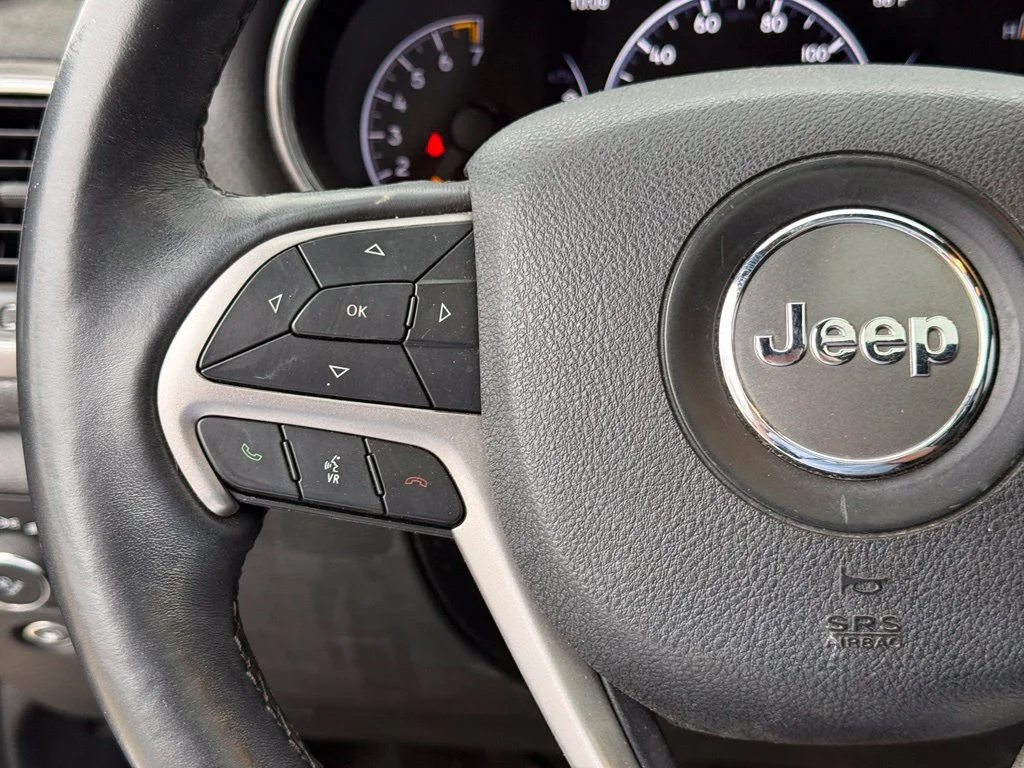 Used 2018 Silver Jeep Altitude image 15