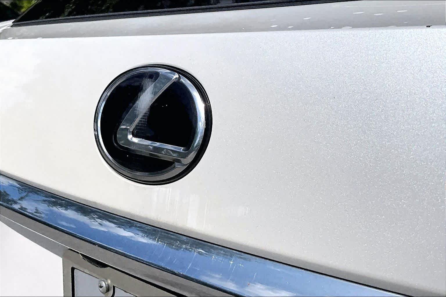 Used 2021 Eminent White Pearl Lexus  image 31