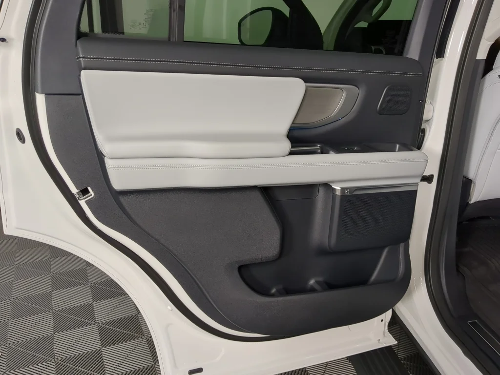 New 2027 Star White Metallic Tri-Coat Ford Platinum image 16
