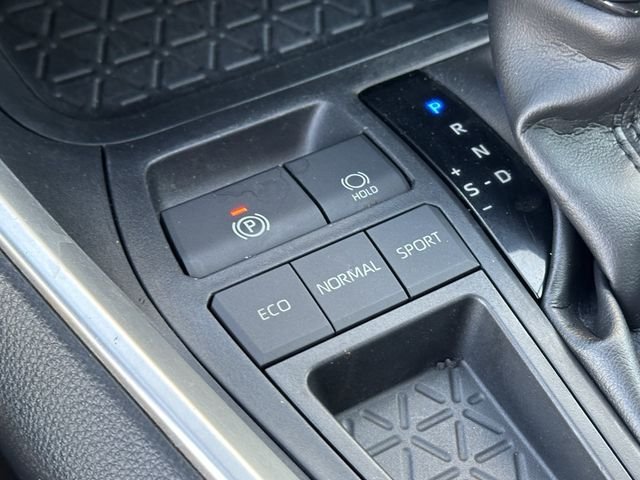 Used 2020 Black Toyota XLE Premium image 23
