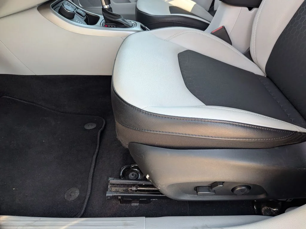 Used 2019 Blue Jeep Latitude image 15