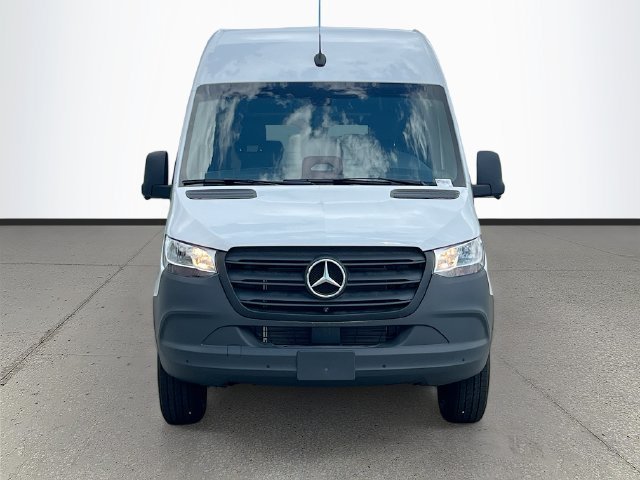 New 2026 Arctic+White Mercedes-Benz Crew 144 WB image 2