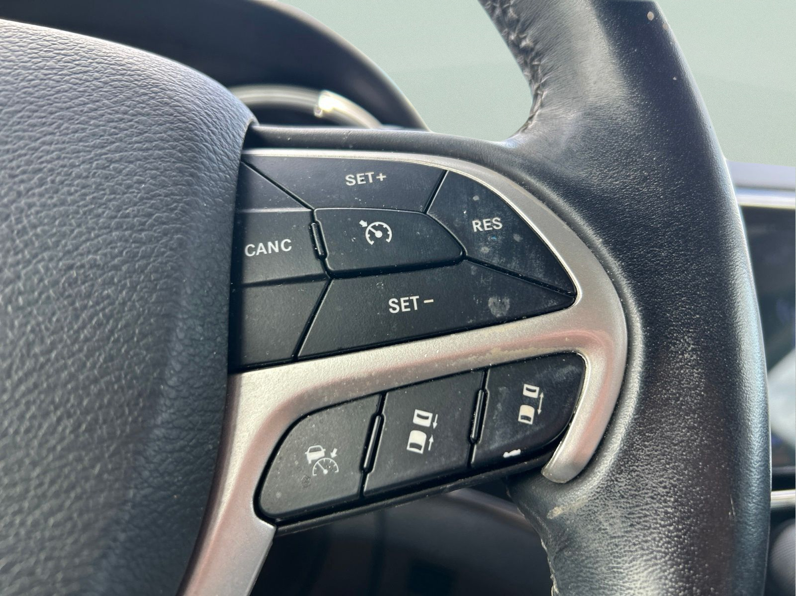 Used 2019 Black Jeep Summit image 15