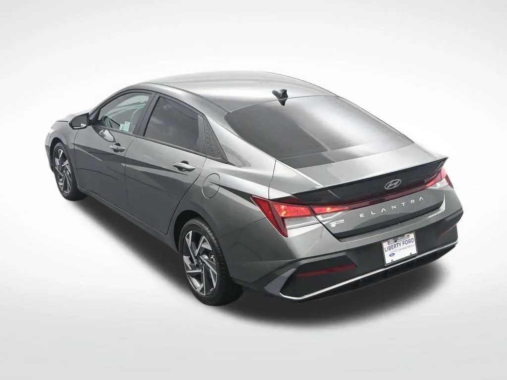 Used 2025 Amazon Gray Hyundai SEL Sport image 35
