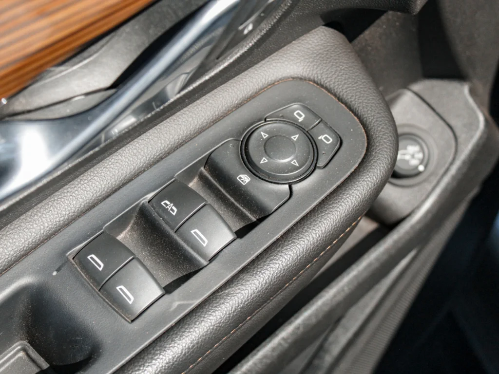 Used 2020 Quicksilver Metallic GMC SLE image 9