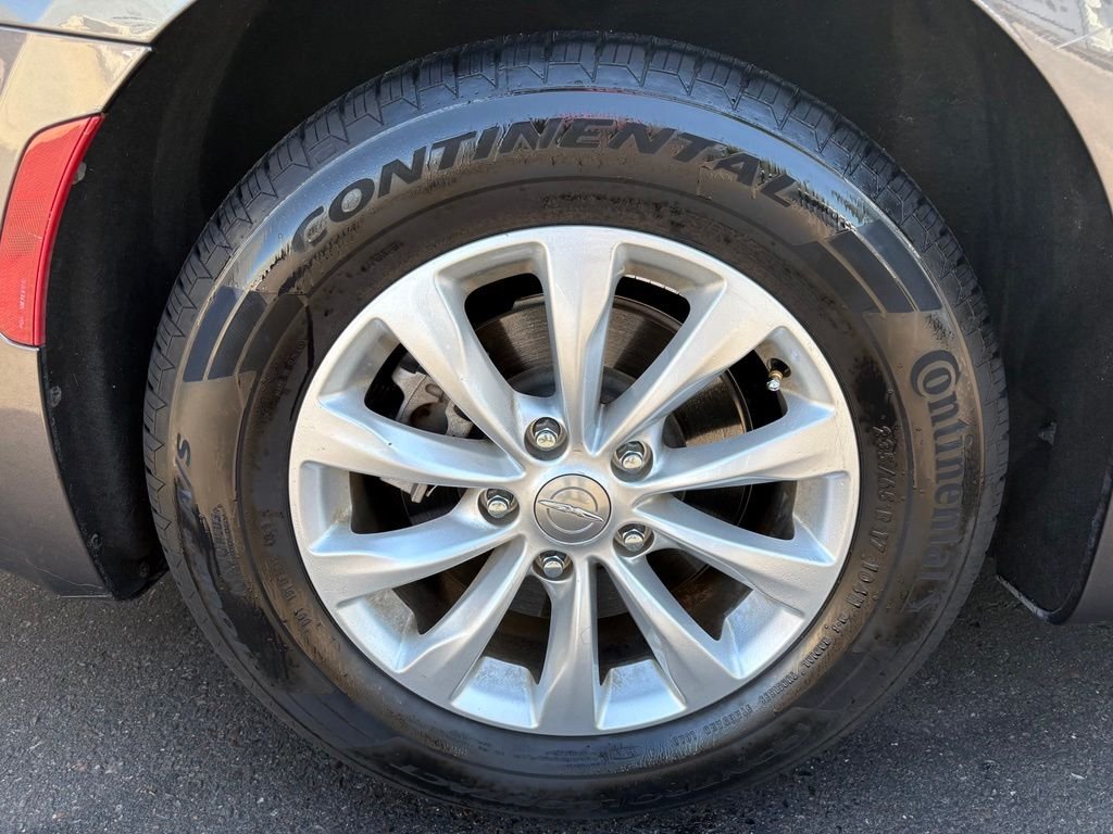 Used 2017 Gray Chrysler Touring image 4