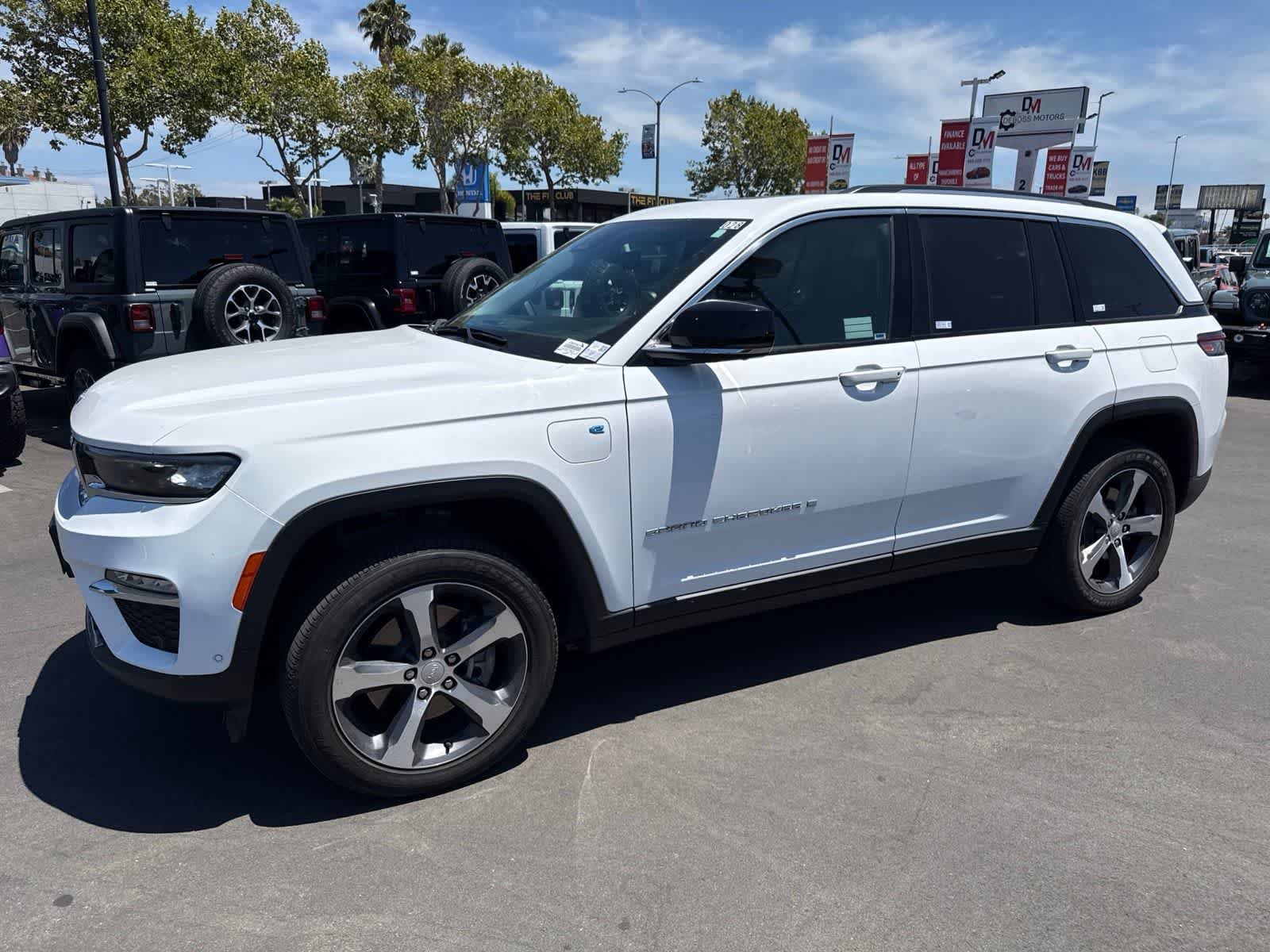 Used 2023 Bright White Clearcoat Jeep  image 23