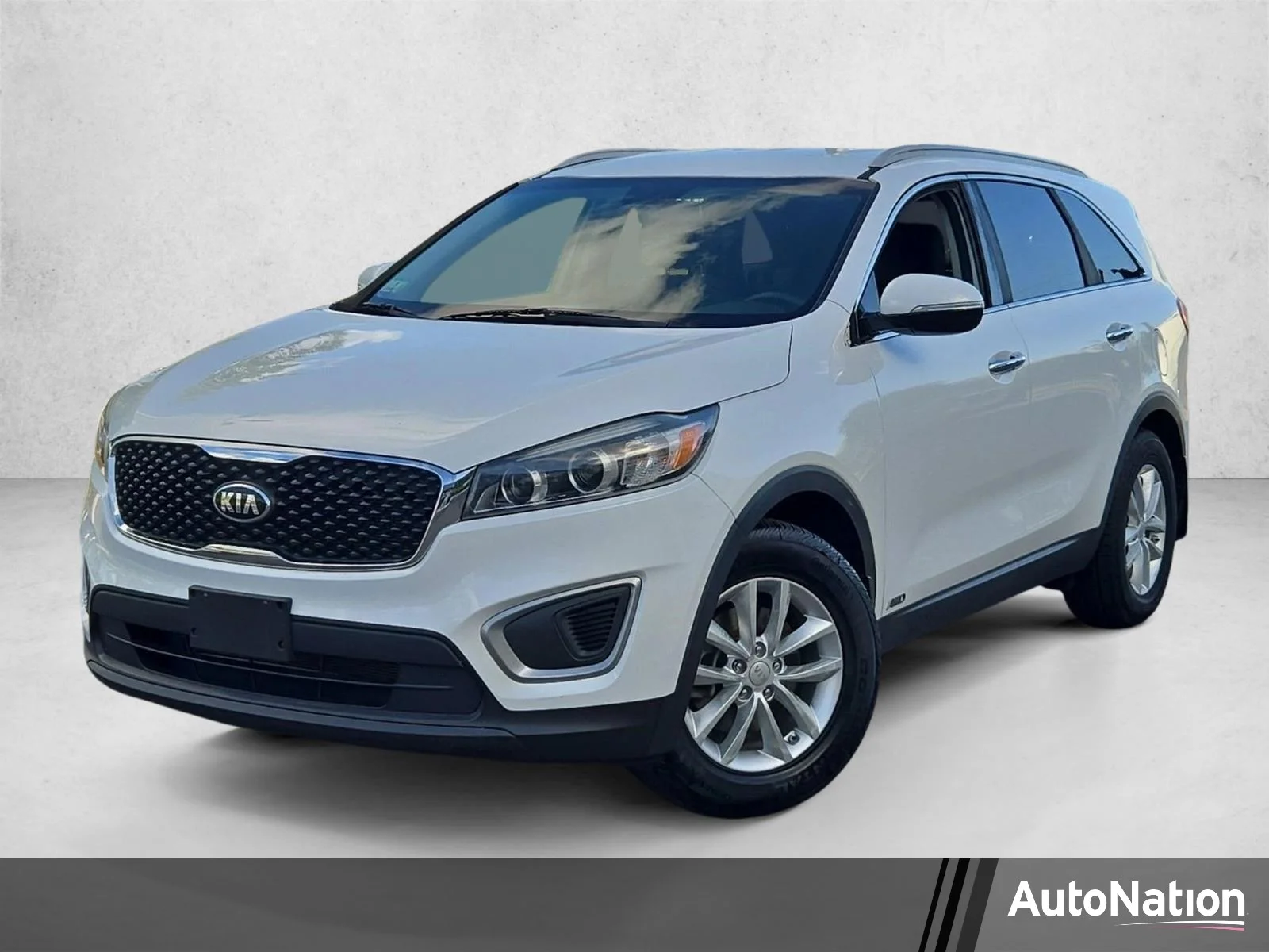 Used 2017 Snow White Pearl Kia LX image 1