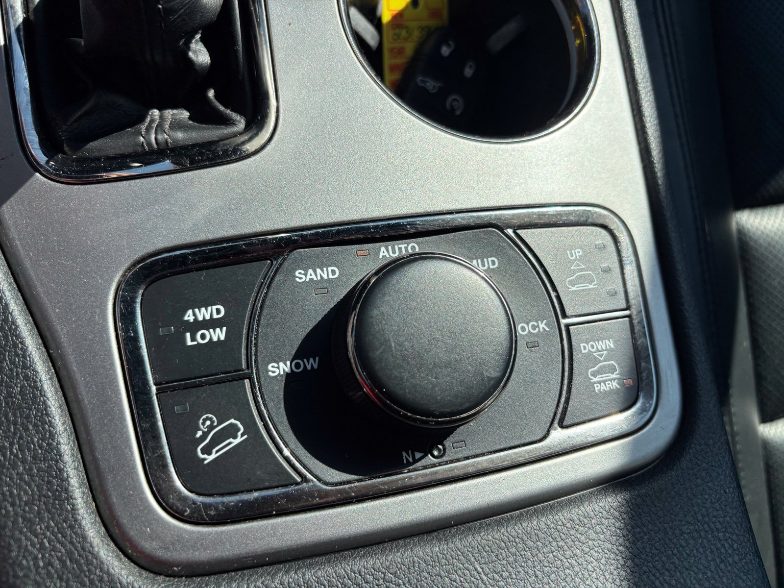 Used 2020 Diamond Black JEEP Overland image 20