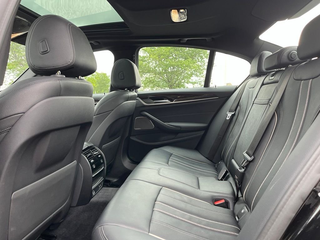 Used 2022 Black Sapphire Metallic BMW 540i xDrive image 20