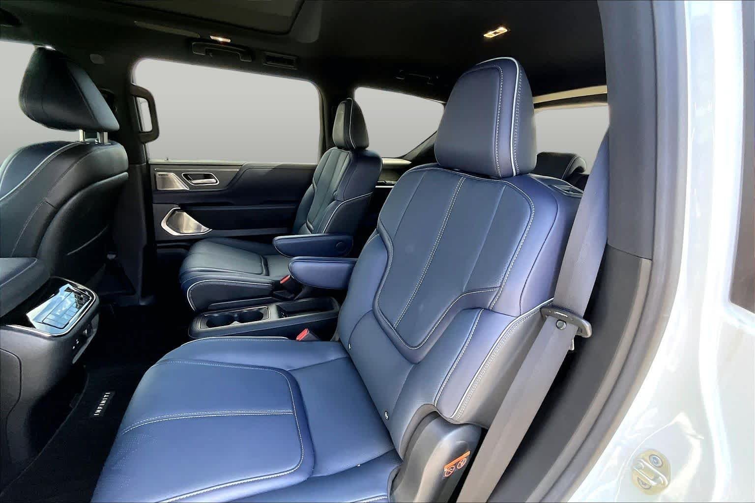 Used 2026 Radiant White/Black Obsidian INFINITI SPORT image 19