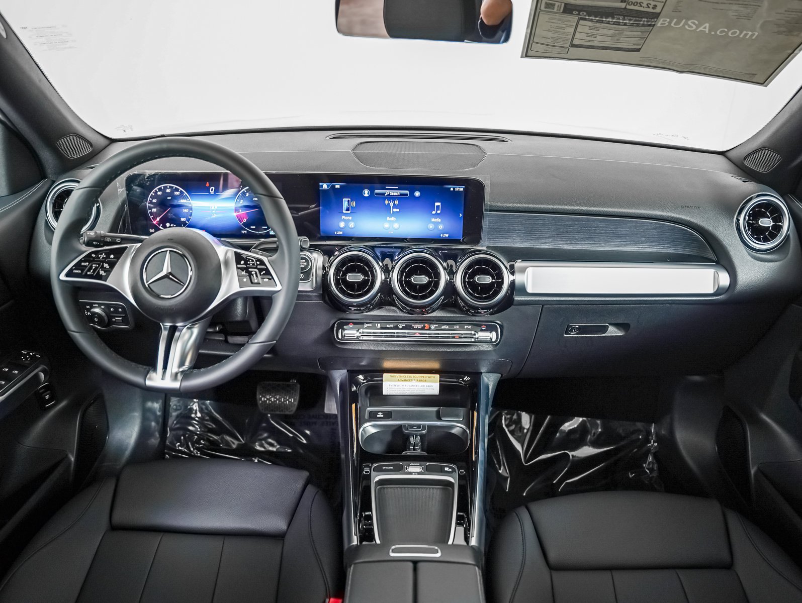 New 2026 Polar White Mercedes-Benz GLB 250 image 9