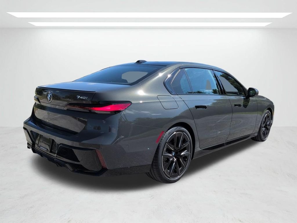 New 2026 Dravit Grey Metallic BMW 740i xDrive image 4