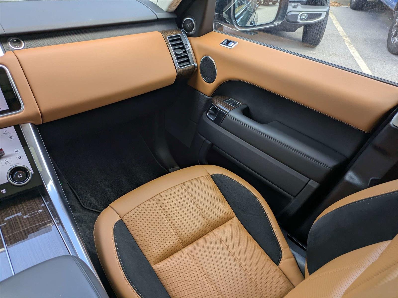Used 2019 British Racing Green Metallic Land Rover Dynamic image 20