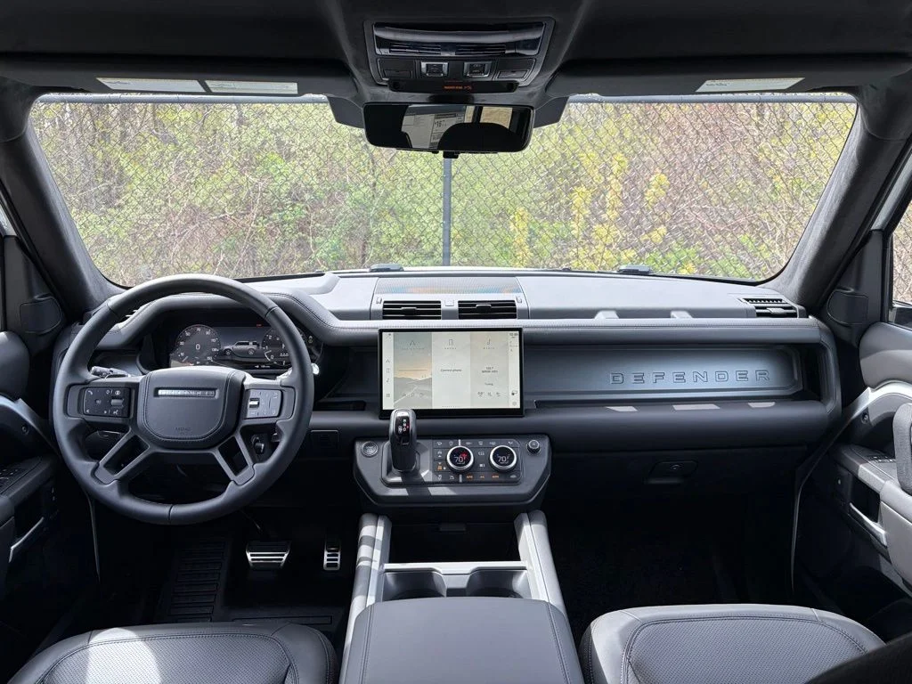 2025 Land Rover Defender V8 - Photo 18