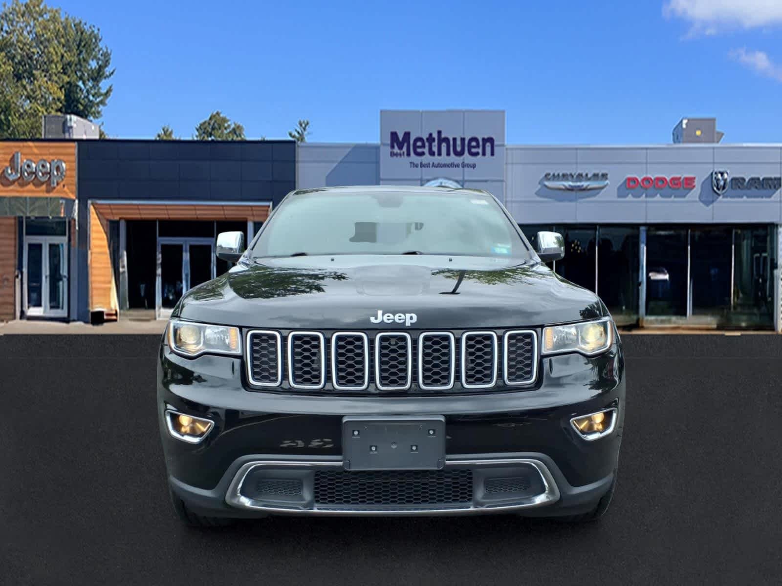 Used 2021 Diamond Black Crystal Pearlcoat Jeep Limited image 2