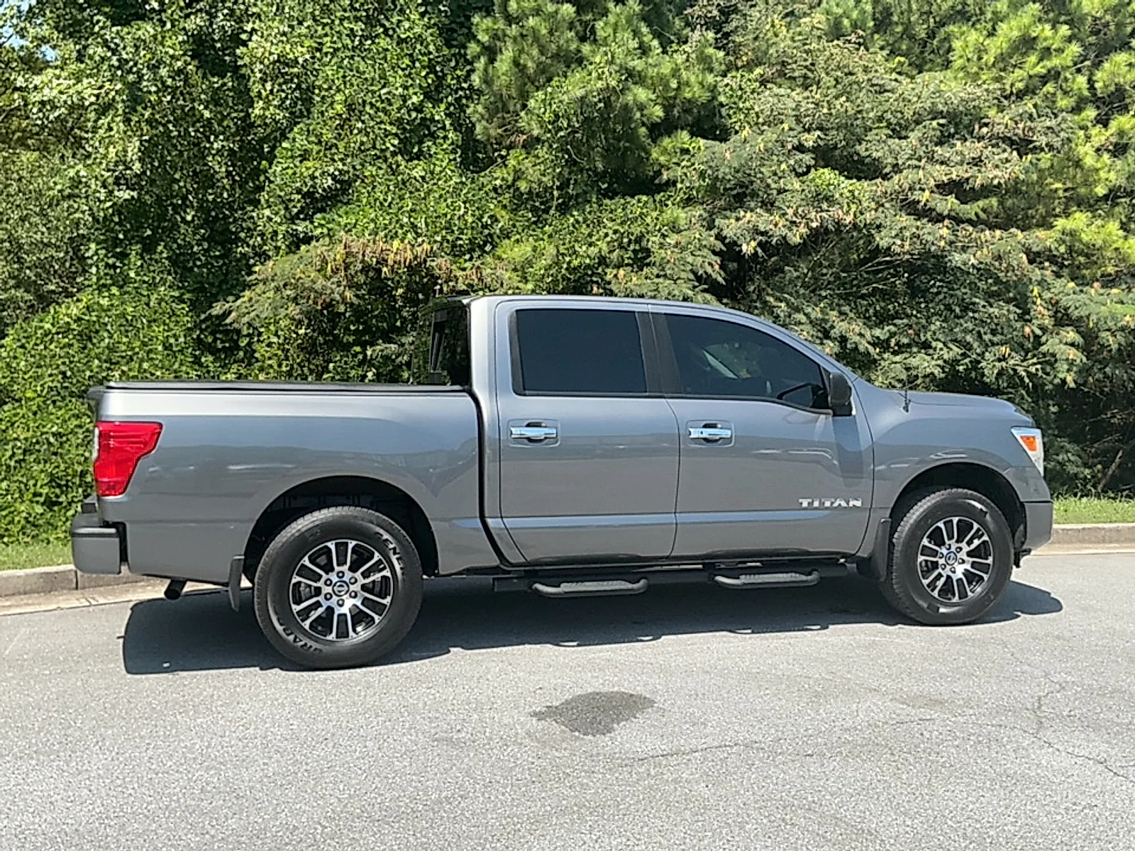 Used 2021 Gray Nissan Crew Cab SV 4x2 image 2