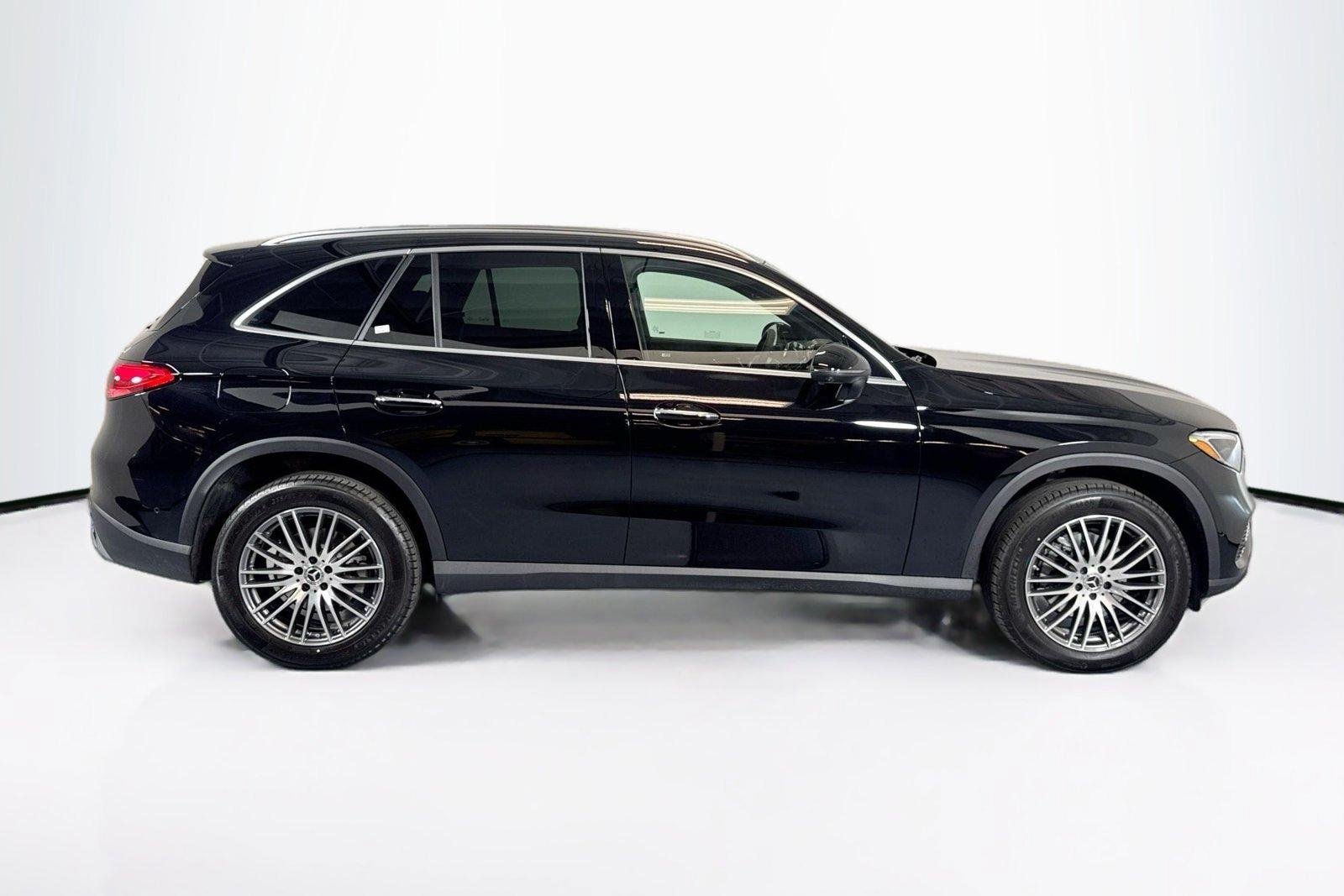 New 2026 Black Mercedes-Benz GLC 300 image 4